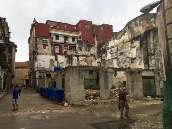 Collapsing buildings in Havana
